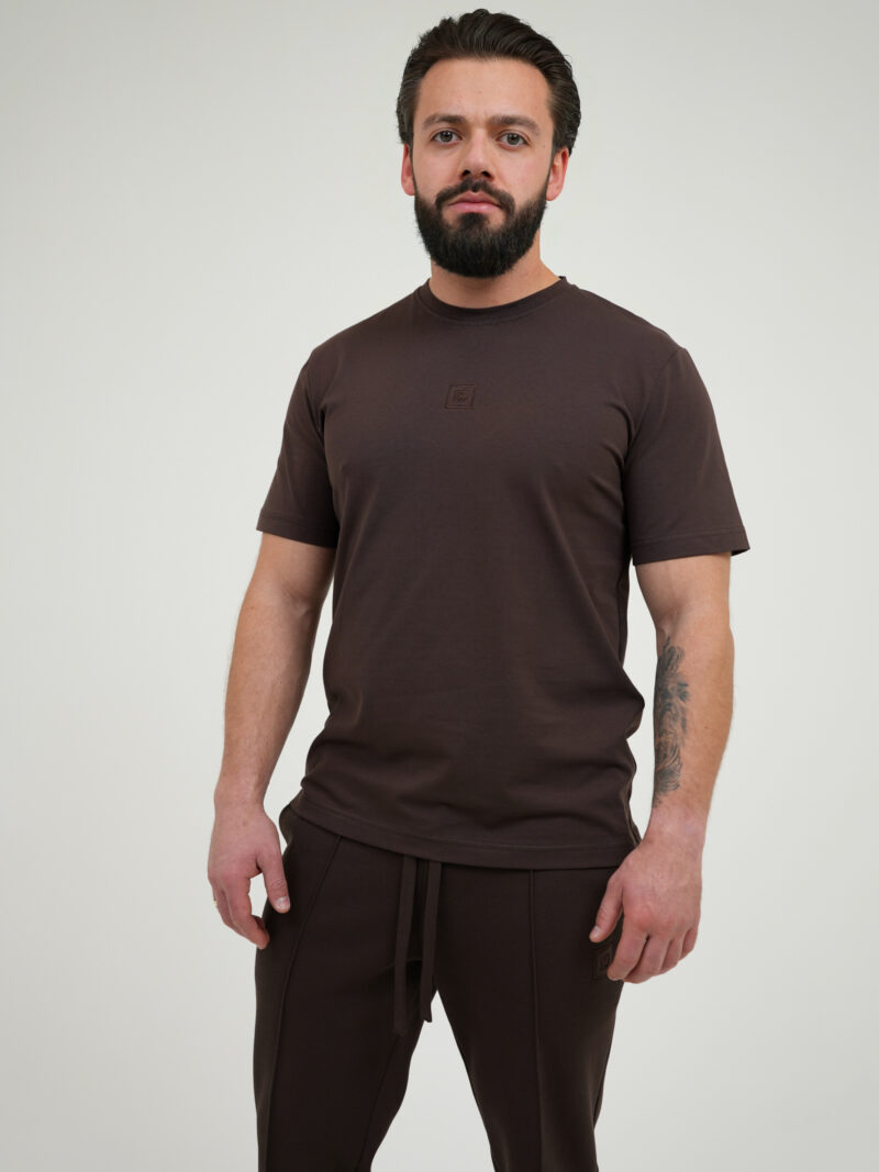 T-shirt męski regular BG MARK – gorzka czekolada, przód