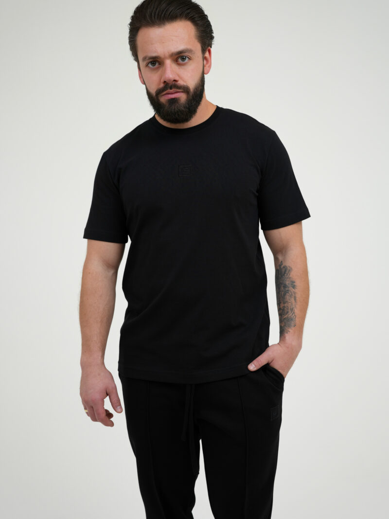 T-shirt męski regular BG MARK – czarny, przód