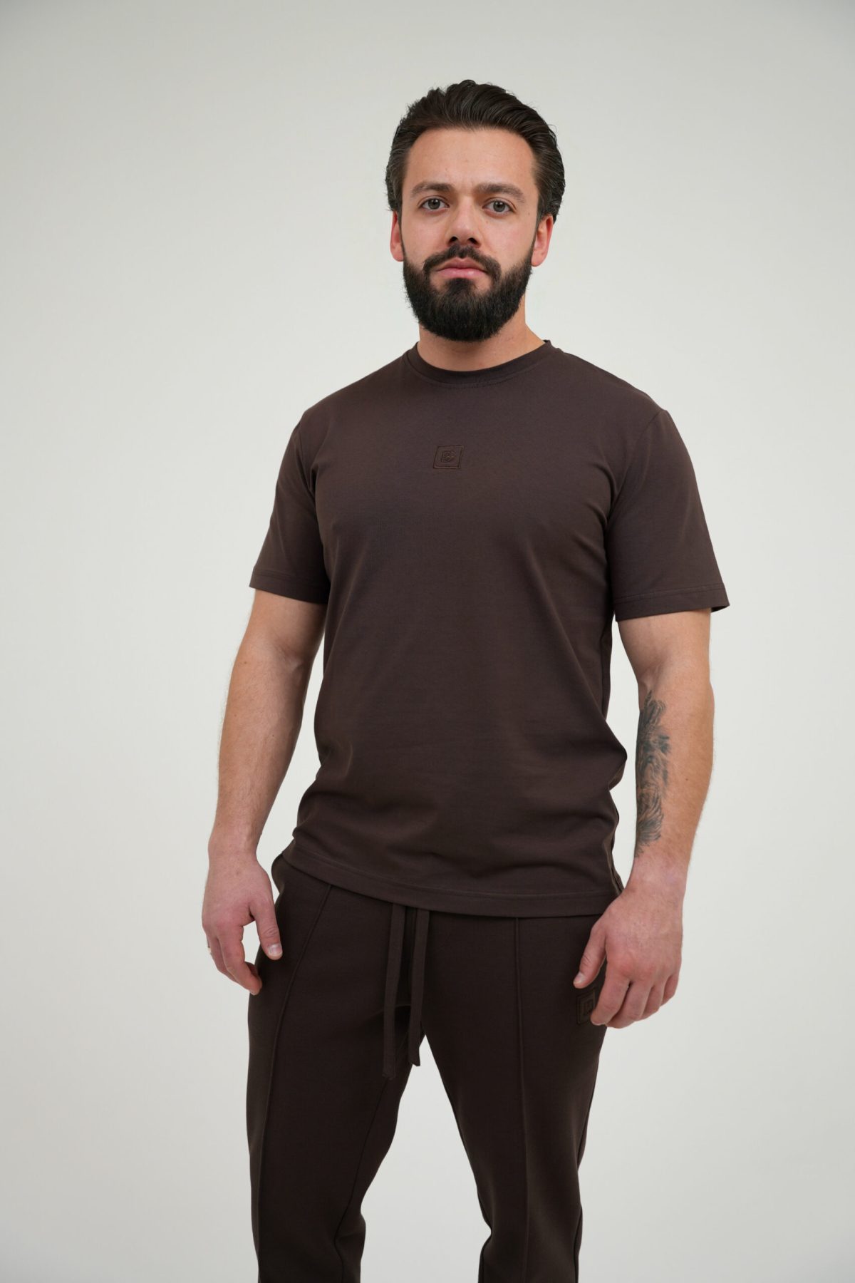T-shirt męski regular BG MARK – gorzka czekolada, przód