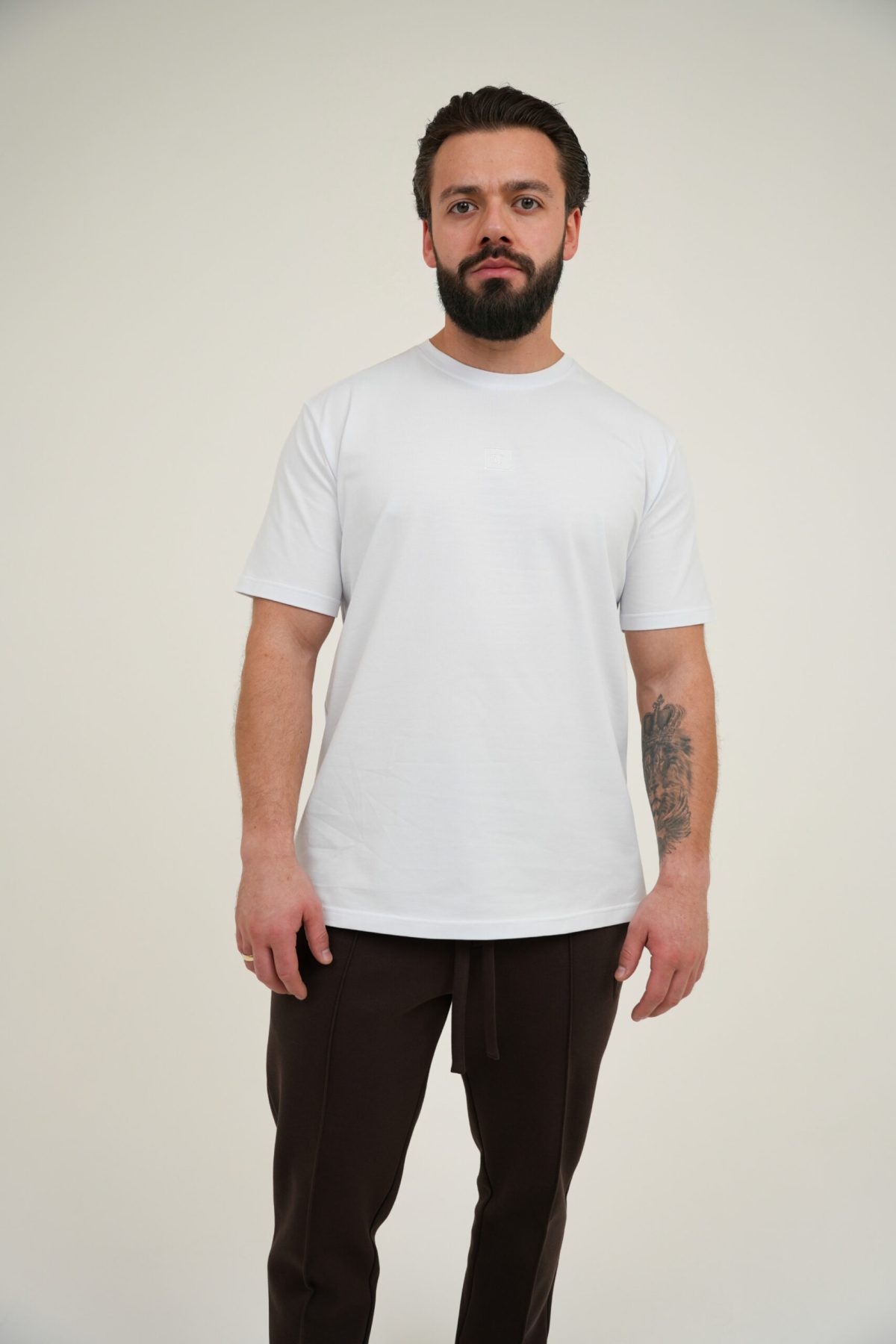 T-shirt męski regular BG MARK – biały, przód